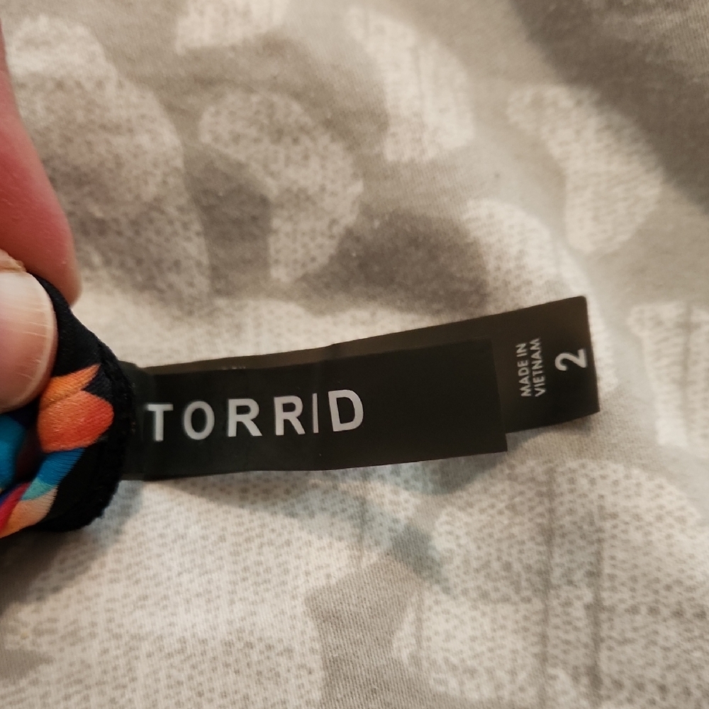 torrid Multicolor Geometric Ruched Swim Tankini Top - Picture 4 of 4